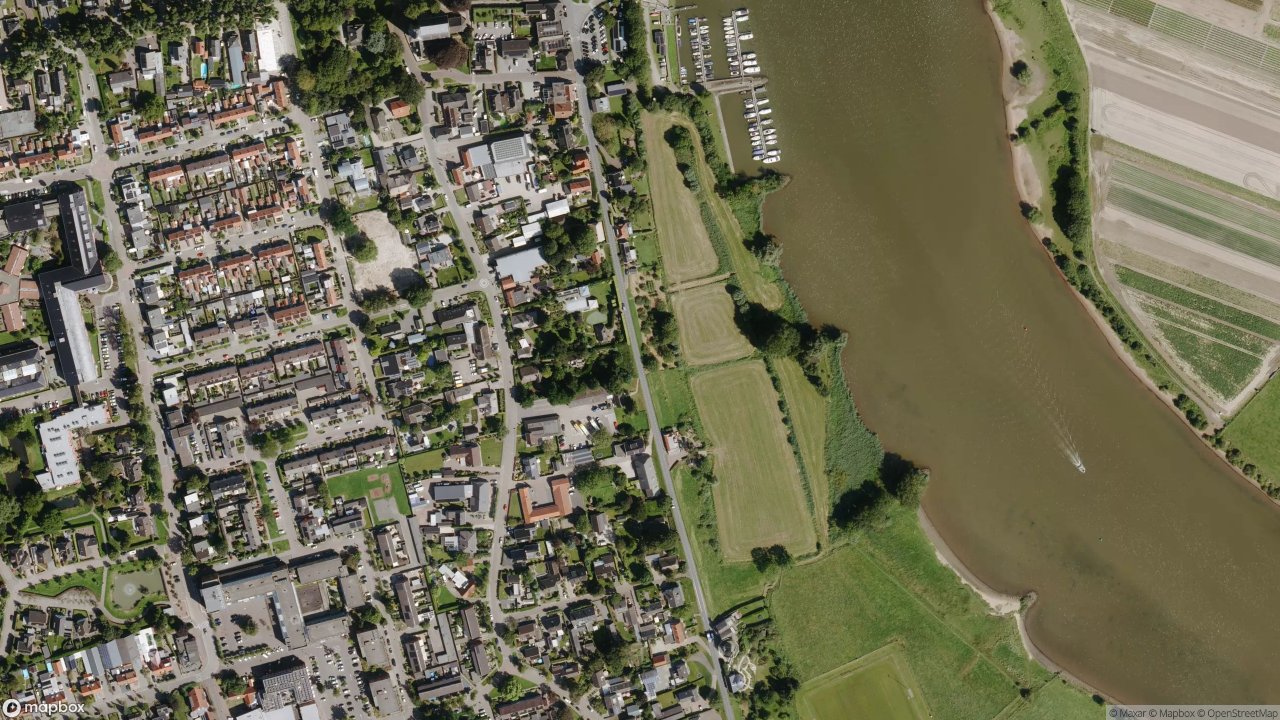 Satellietfoto 4261AE Wijk en Aalburg