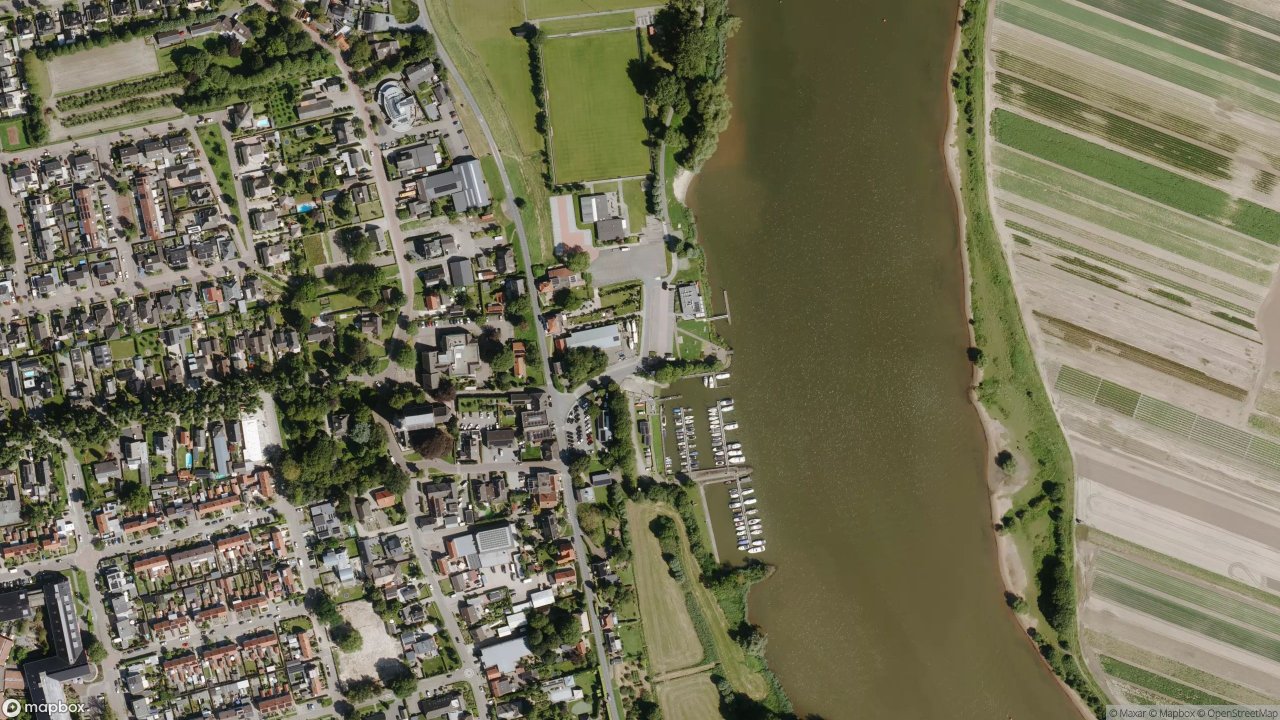 Satellietfoto 4261AM Wijk en Aalburg